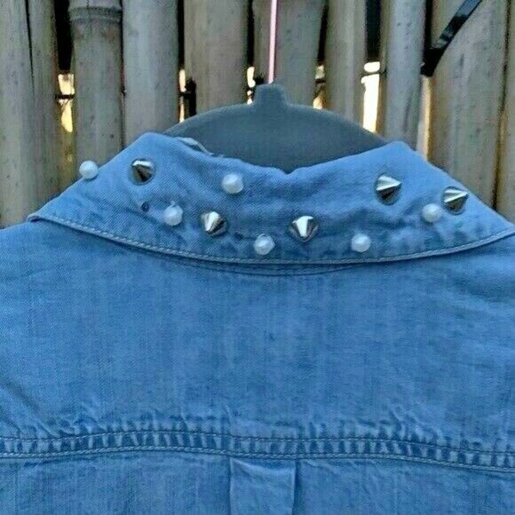 Kut from the Kloth Chambray studded shirt S - Picture 6 of 6